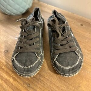 Rocket Dogs Dark Grey Willie Canvas Lace-Up Sneakers